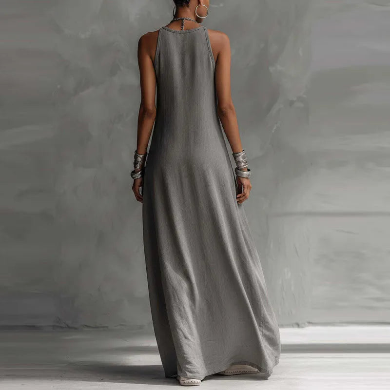 Boho maxi dress for women featuring a sleeveless A-line design, made from lightweight fabric, and designed with convenient pockets for summer outings. 2
