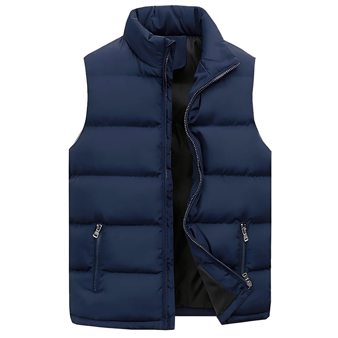 Men's quilted vest featuring functional pockets and a modern design, perfect for lightweight layering during transitional seasons. 2