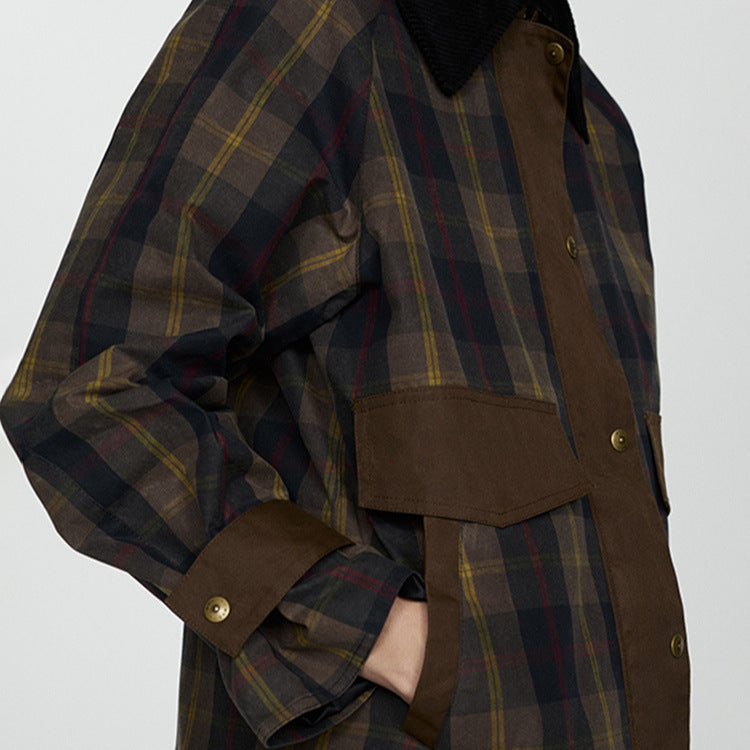 Plaid jacket featuring a corduroy collar and snap buttons, designed with a relaxed fit and hip length, showcasing a stylish tartan check print. 2