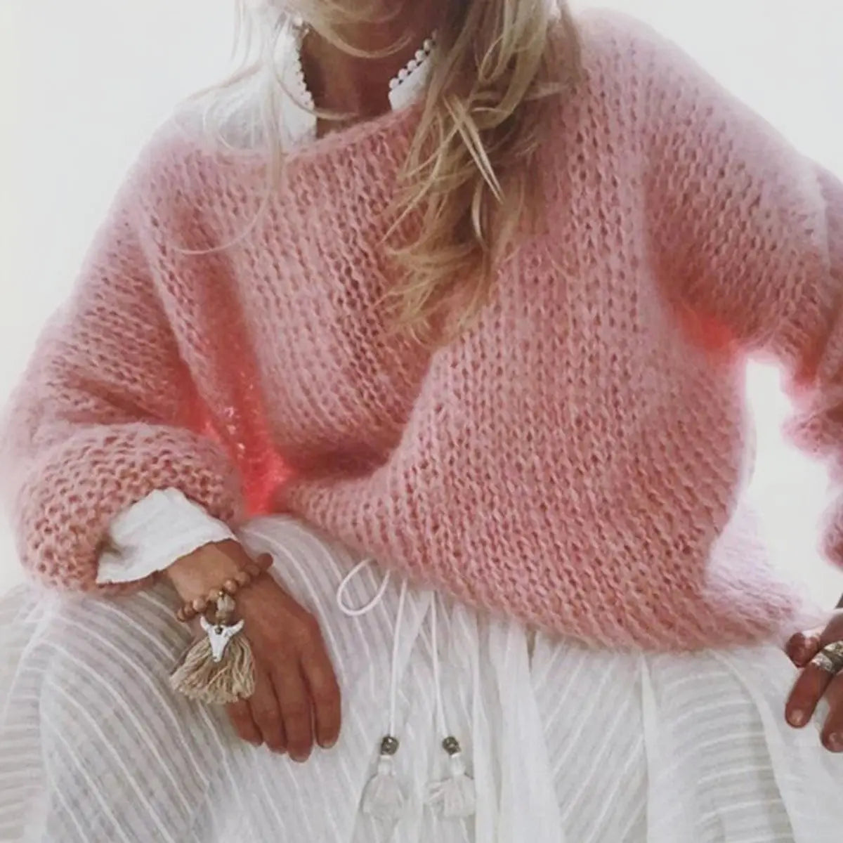 Women's oversized sweater in a soft mohair blend, perfect for cozy winter comfort with a relaxed fit and stylish knit design. 1