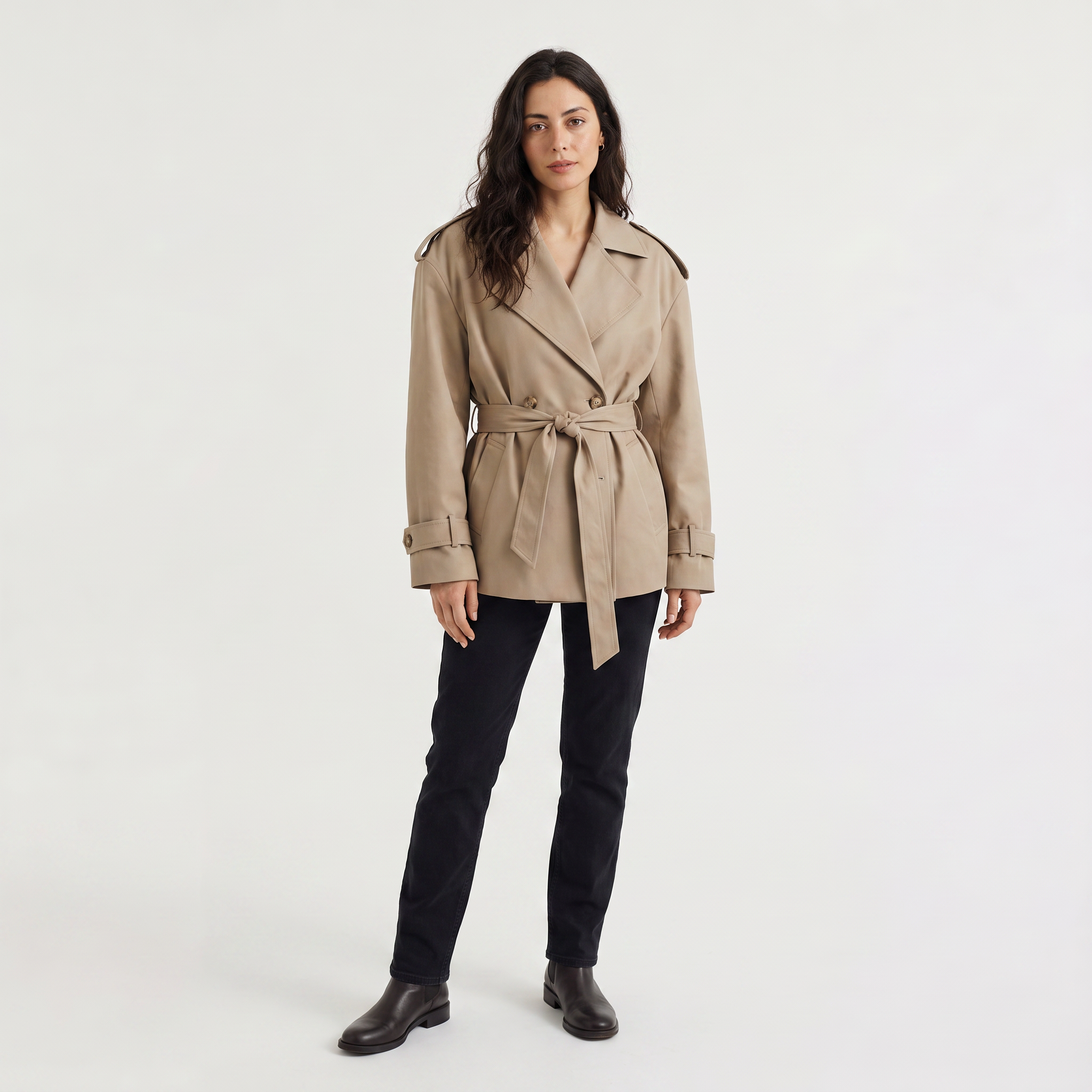 Women's oversized trench coat featuring a structured design, made from a warm wool blend, perfect for casual and smart-casual outfits. 2