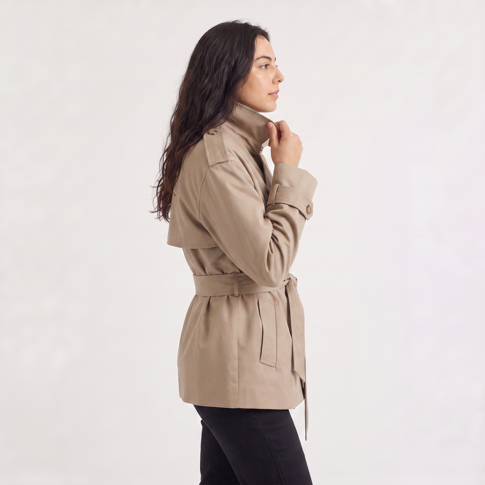 Women's oversized trench coat featuring a structured design, made from a warm wool blend, perfect for casual and smart-casual outfits. 4