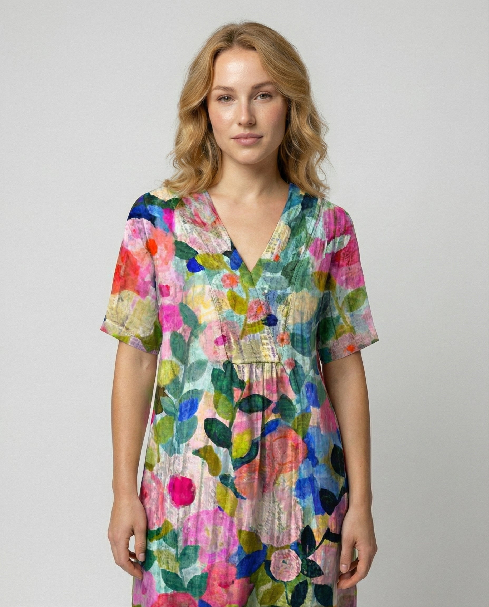 Womens floral linen midi dress featuring a V-neck and short sleeves, perfect for summer casual wear. 2