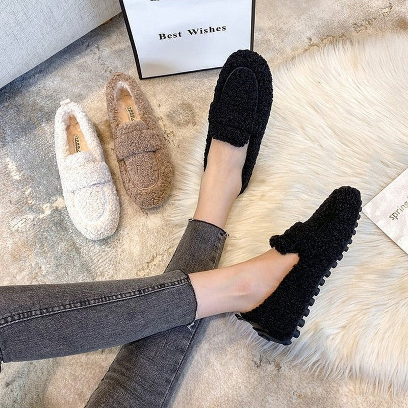 Cushioned slippers with plush lining in black, beige, and brown, featuring a closed-toe slip-on design for ultimate comfort and style. 1