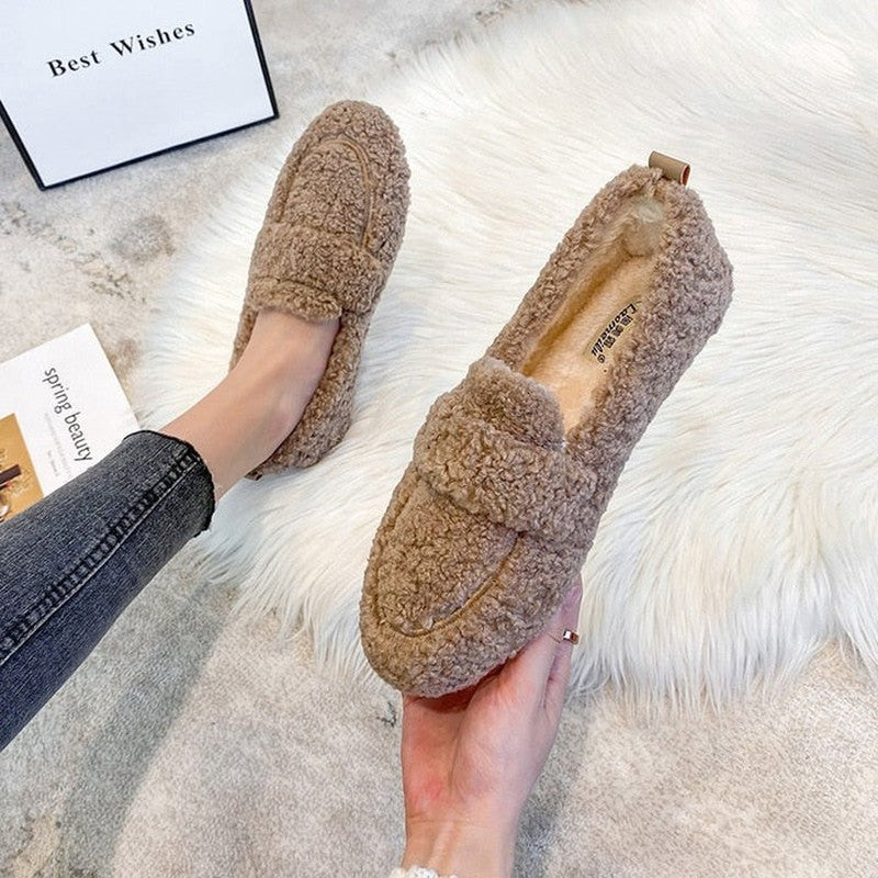 Cushioned slippers with plush lining in black, beige, and brown, featuring a closed-toe slip-on design for ultimate comfort and style. 6