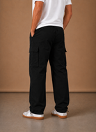 Men's cargo pants featuring utility pockets and a relaxed fit, designed for comfort and versatility, perfect for casual outings and outdoor activities. 4