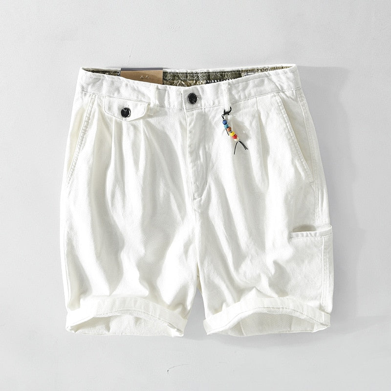 Men's cargo shorts featuring spacious pockets, made from lightweight breathable cotton, perfect for summer casual wear. 3