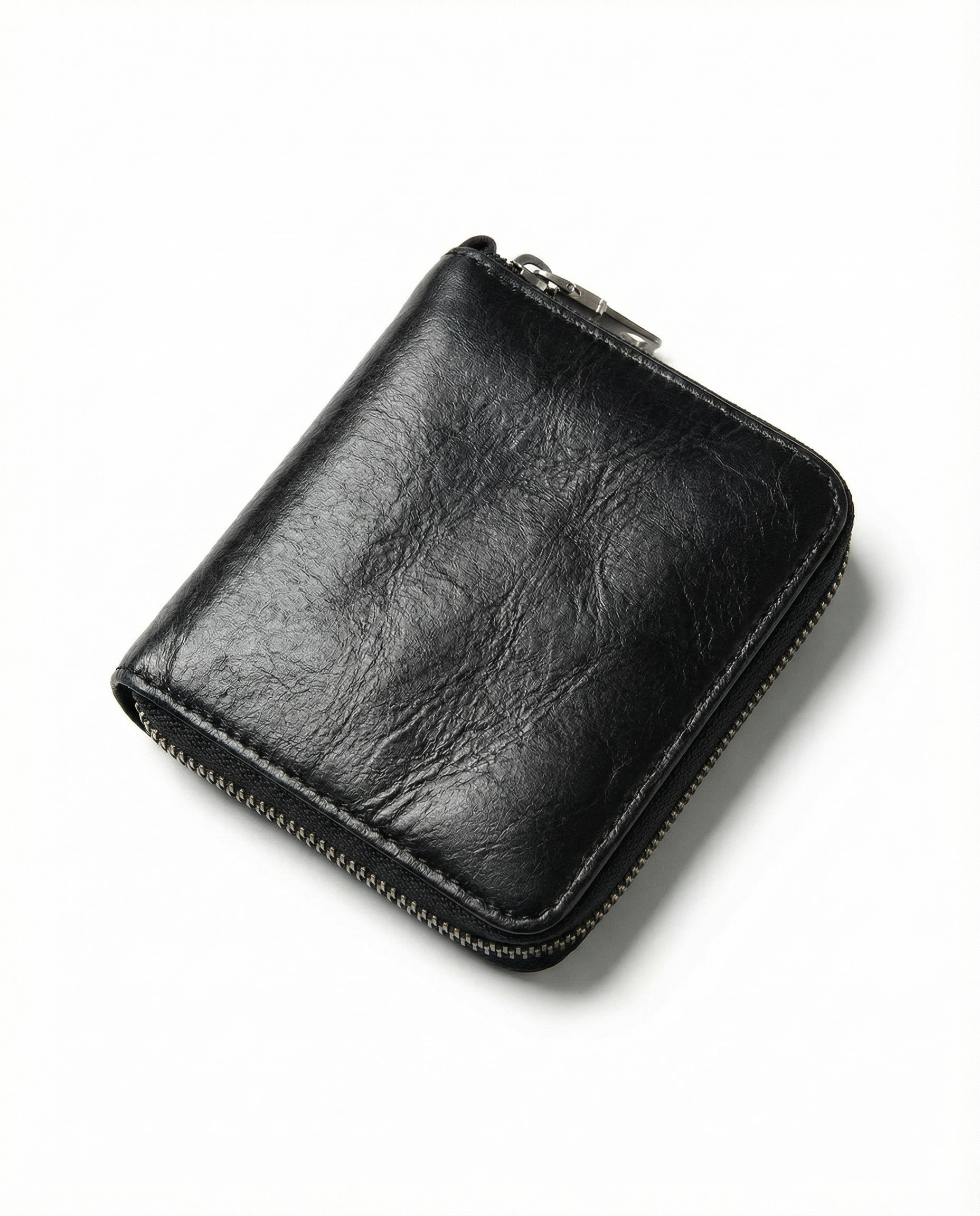 Men's cowhide leather zip wallet featuring a slim profile, durable design, and compact size, perfect for everyday use. 8