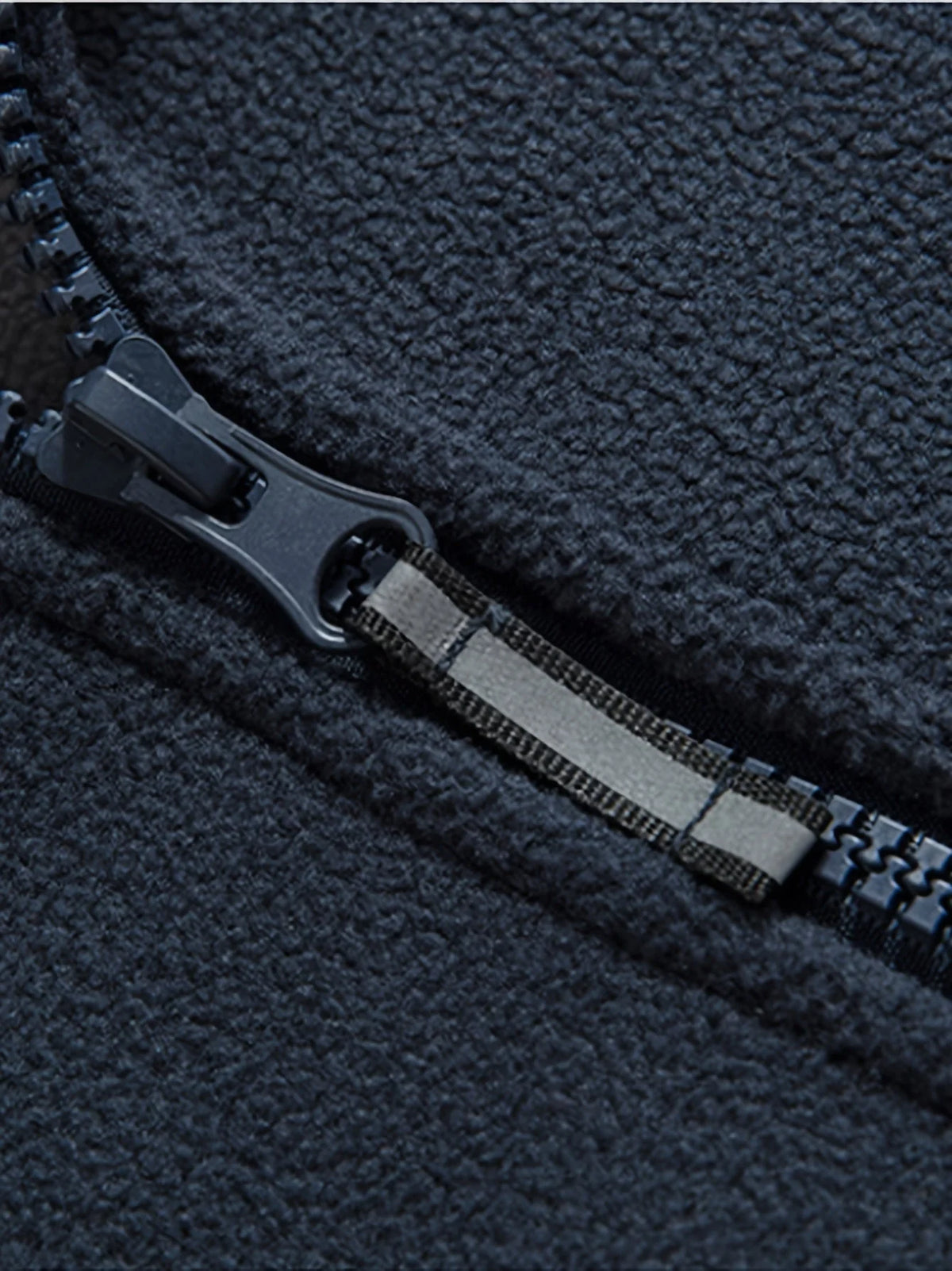 Men's jacket featuring a warm lining and practical zipper, ideal for outdoor winter activities, providing comfort and style for active days. 3