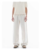 Men's linen trousers with a relaxed fit, perfect for summer; breathable fabric ideal for casual and work wear, featuring a comfortable style and versatile design. 3