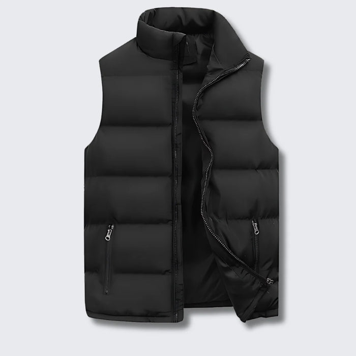 Men's quilted vest featuring functional pockets and a modern design, perfect for lightweight layering during transitional seasons. 0