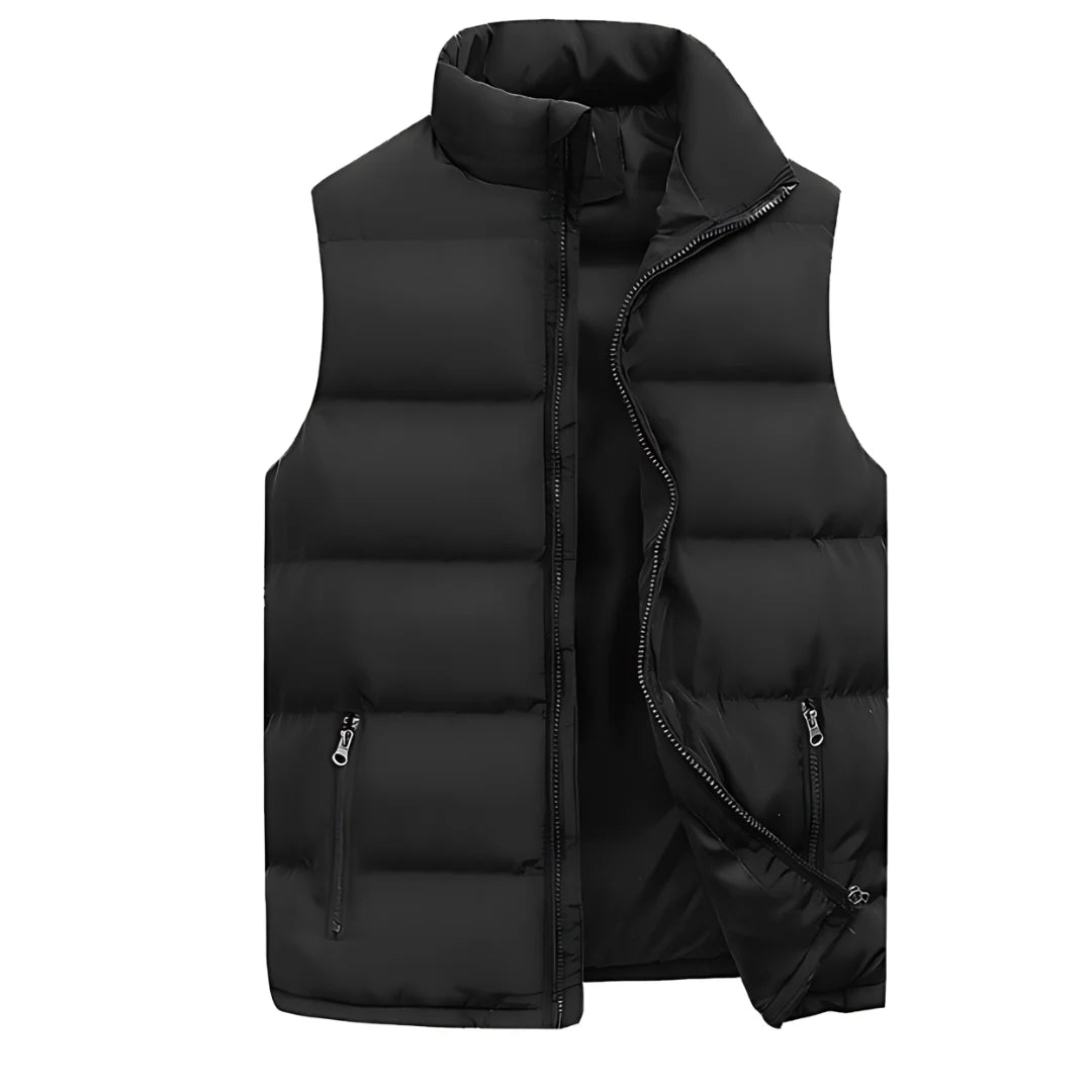 Men's quilted vest featuring functional pockets and a modern design, perfect for lightweight layering during transitional seasons. 1
