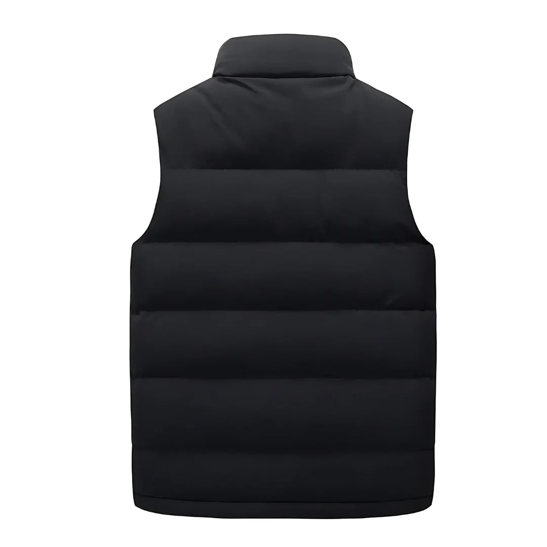 Men's quilted vest featuring functional pockets and a modern design, perfect for lightweight layering during transitional seasons. 5