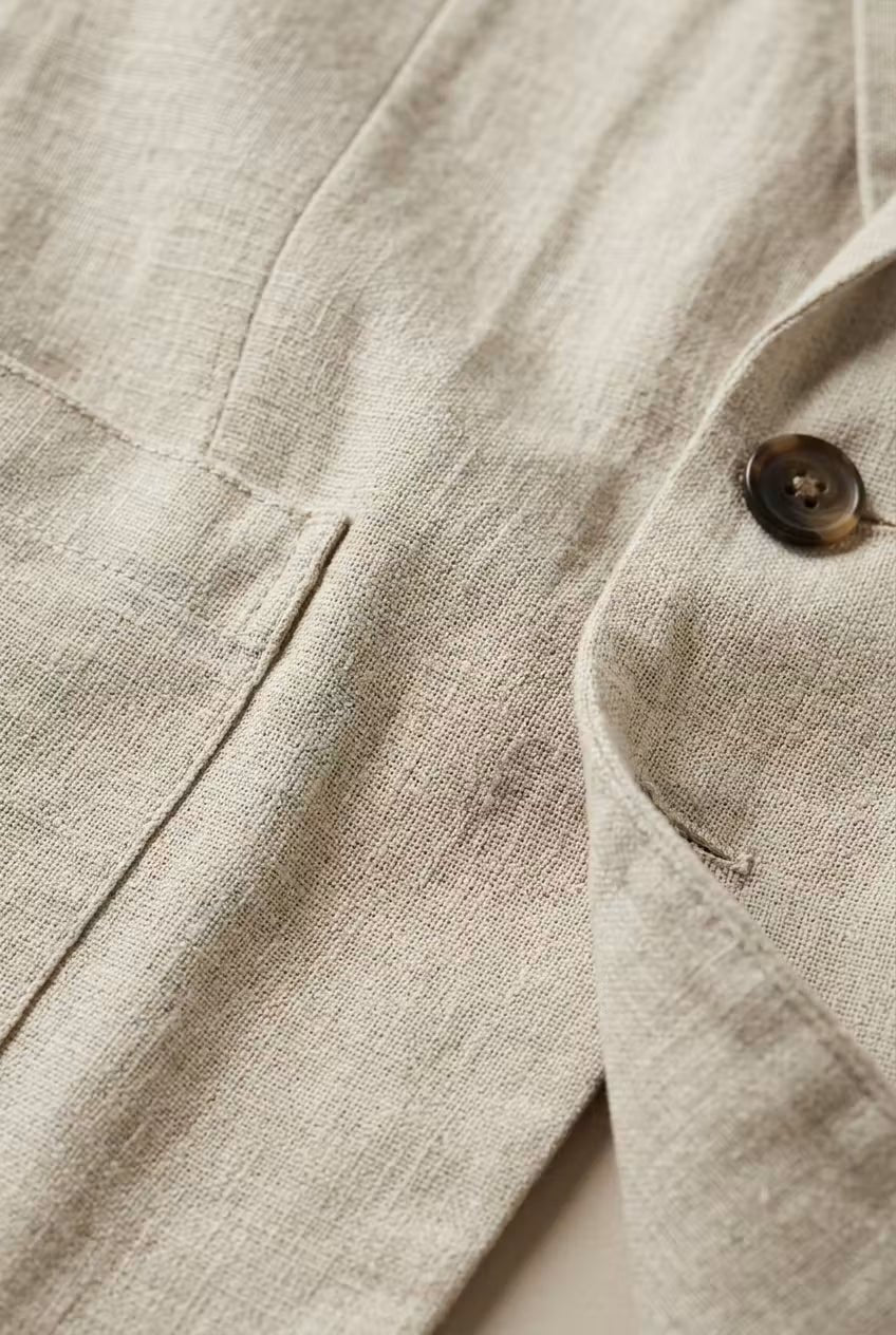 Men's suit set featuring a relaxed fit blazer and trousers made from breathable linen fabric, perfect for versatile formal and casual occasions. 5