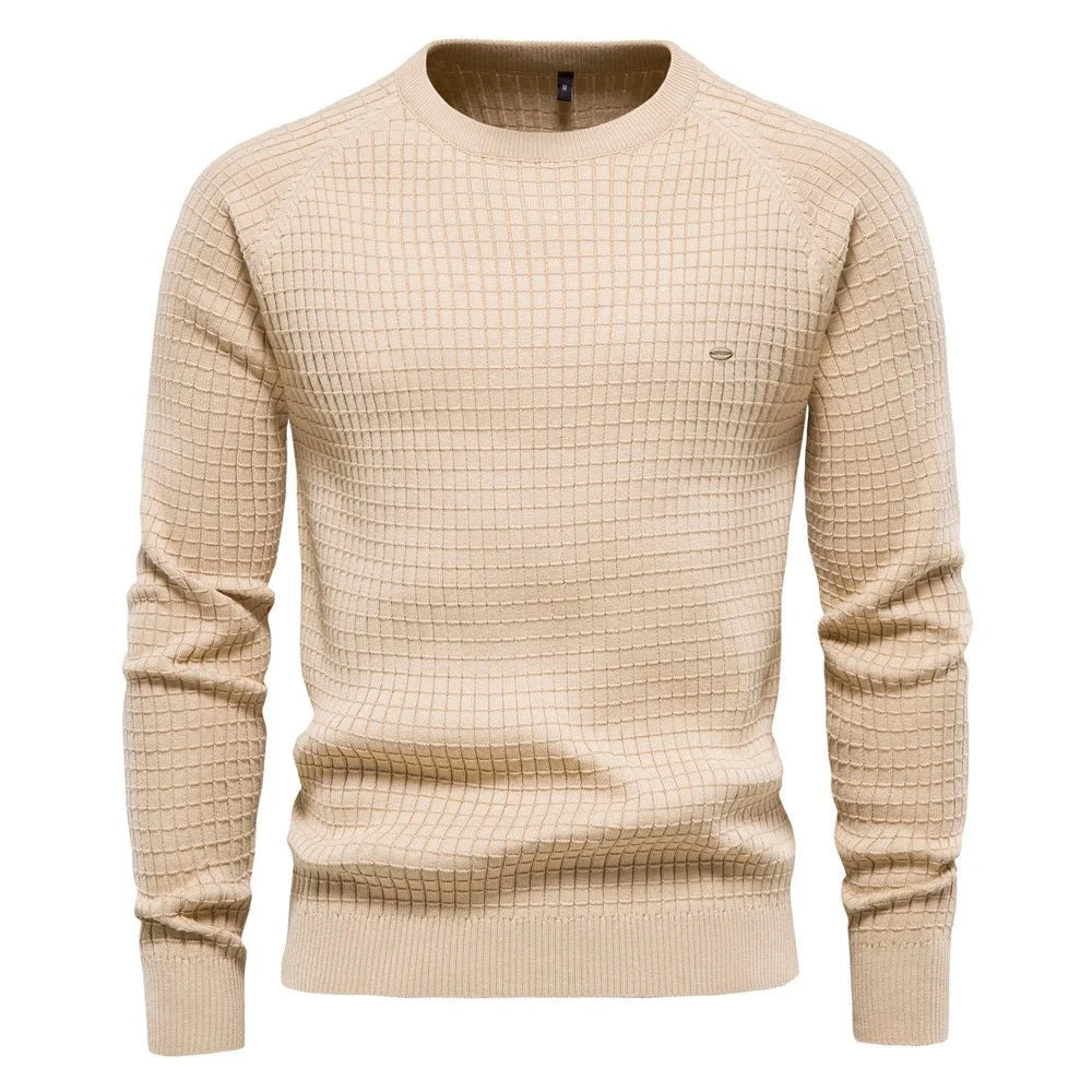 Men's textured sweater with long sleeves, perfect for warm casual winter style, showcasing a stylish knit design. 3