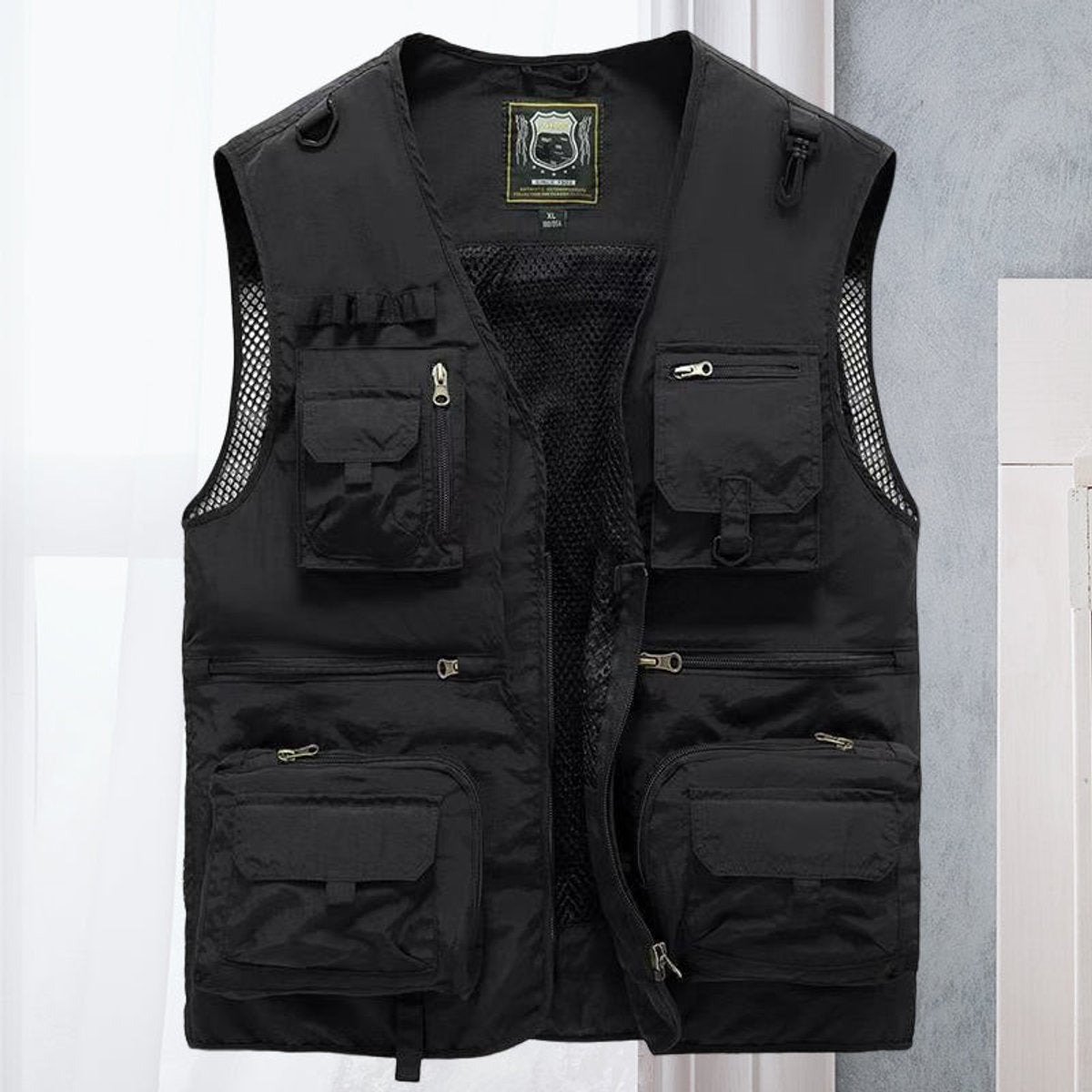 Men's lightweight polyester vest featuring a breathable mesh back and multi-pocket design, ideal for outdoor activities such as hiking, camping, and fishing. 11