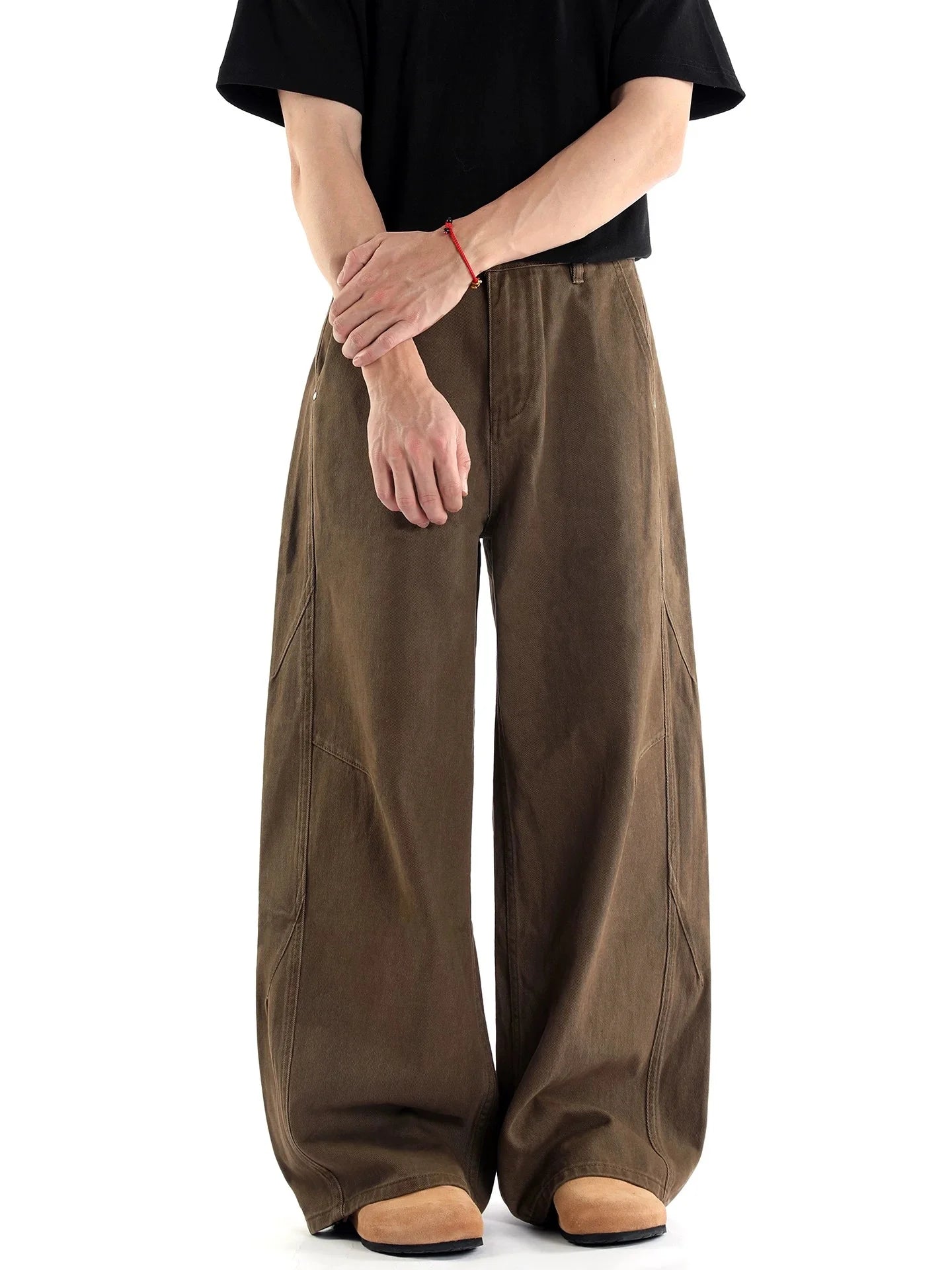 Men's wide-leg denim jeans featuring a retro curved design, designed for a loose fit, perfect for casual wear. 1