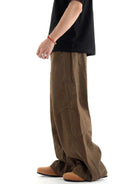 Men's wide-leg denim jeans featuring a retro curved design, designed for a loose fit, perfect for casual wear. 2