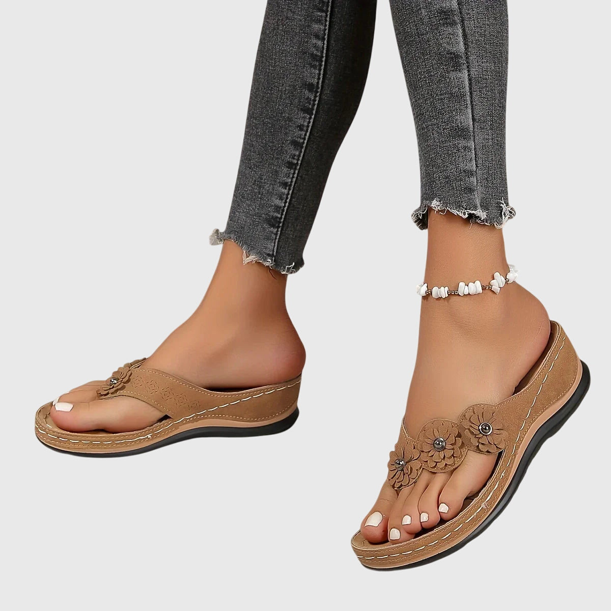 Orthopedic flip flops featuring an ergonomic design and shock absorption technology, perfect for lightweight casual wear and providing comfort and support for your feet. 6