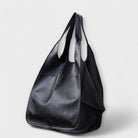 Oversized weekend bag in durable PU leather featuring a versatile design, perfect for stylish travel as a shoulder bag for women. 1