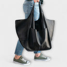 Oversized weekend bag in durable PU leather featuring a versatile design, perfect for stylish travel as a shoulder bag for women. 10