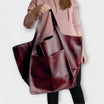 Oversized weekend bag in durable PU leather featuring a versatile design, perfect for stylish travel as a shoulder bag for women. 6