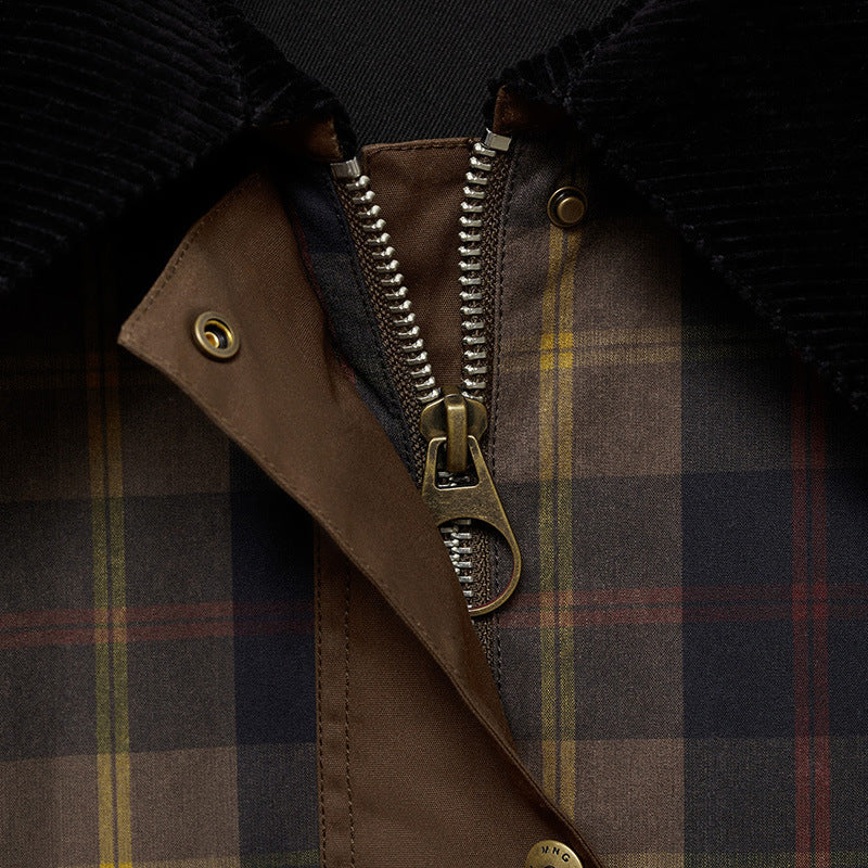 Plaid jacket featuring a corduroy collar and snap buttons, designed with a relaxed fit and hip length, showcasing a stylish tartan check print. 4