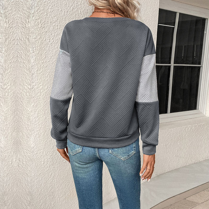 Relaxed sweatshirt featuring textured quilted fabric and a stylish color block check pattern, perfect for casual everyday wear. 1