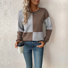Relaxed sweatshirt featuring textured quilted fabric and a stylish color block check pattern, perfect for casual everyday wear. 3