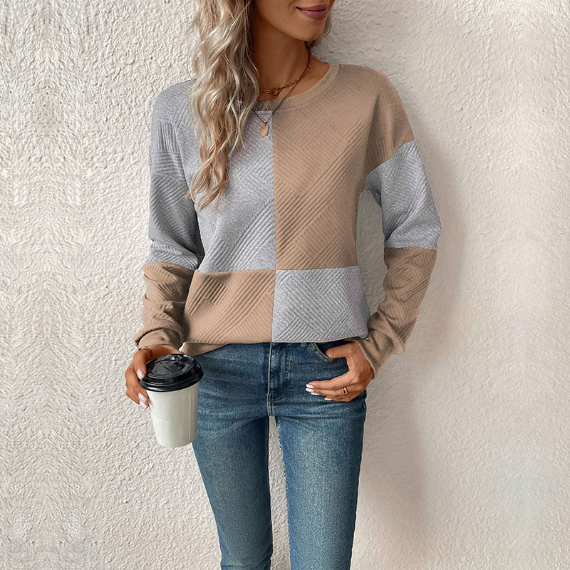 Relaxed sweatshirt featuring textured quilted fabric and a stylish color block check pattern, perfect for casual everyday wear. 7