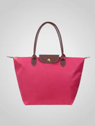 Elegant women's shoulder bag made of high-quality synthetic leather, featuring a spacious interior for everyday essentials and a chic design perfect for any occasion. 3