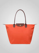 Elegant women's shoulder bag made of high-quality synthetic leather, featuring a spacious interior for everyday essentials and a chic design perfect for any occasion. 5