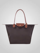 Elegant women's shoulder bag made of high-quality synthetic leather, featuring a spacious interior for everyday essentials and a chic design perfect for any occasion. 6