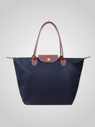 Elegant women's shoulder bag made of high-quality synthetic leather, featuring a spacious interior for everyday essentials and a chic design perfect for any occasion. 8