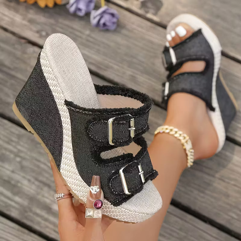 Wedge sandals for women featuring adjustable straps and cushioned comfort, designed with a modern fray edge for stylish summer wear. 3