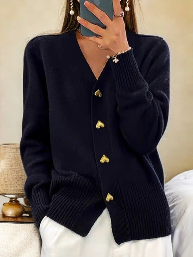 Women's lightweight cardigan featuring a secure fastener and soft knit blend, perfect for everyday wear and versatile layering options. 1