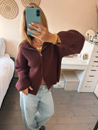 Women's oversized chunky knit cardigan featuring a zip-up front and stylish balloon sleeves, perfect for cozy and fashionable layering. 2