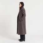 Women's oversized winter coat featuring a double-breasted closure and front pockets, designed for a relaxed fit and stylish warmth. 3