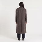 Women's oversized winter coat featuring a double-breasted closure and front pockets, designed for a relaxed fit and stylish warmth. 4