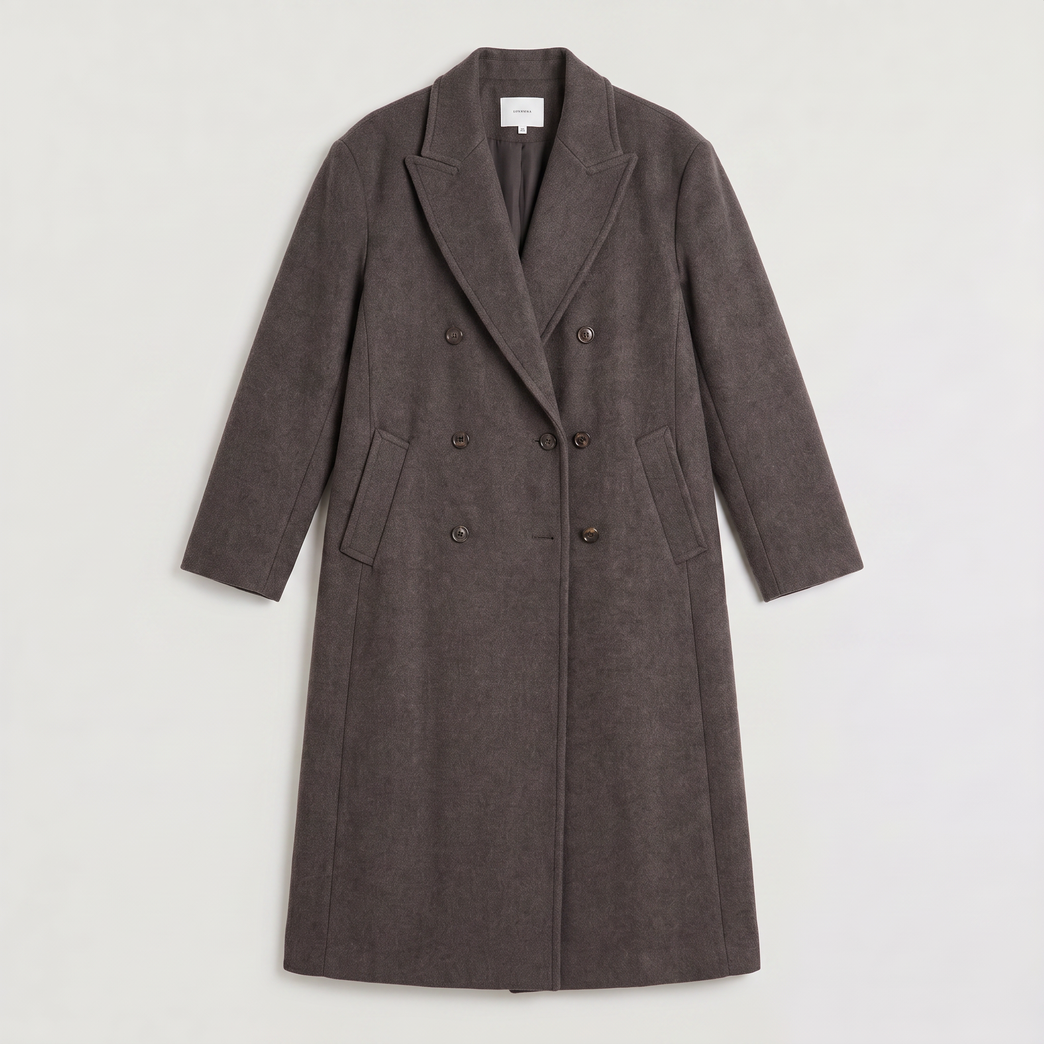 Women's oversized winter coat featuring a double-breasted closure and front pockets, designed for a relaxed fit and stylish warmth. 5