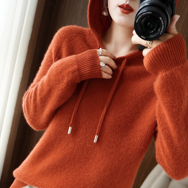 Women's cozy hoodie featuring a drawstring and ribbed cuffs, perfect for a relaxed fit in fall and winter. 4