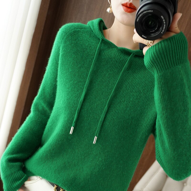 Women's cozy hoodie featuring a drawstring and ribbed cuffs, perfect for a relaxed fit in fall and winter. 5