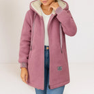 Women's longline hooded jacket made of wool-effect sherpa fleece, featuring a cozy design and practical side pockets, perfect for winter layering. 2