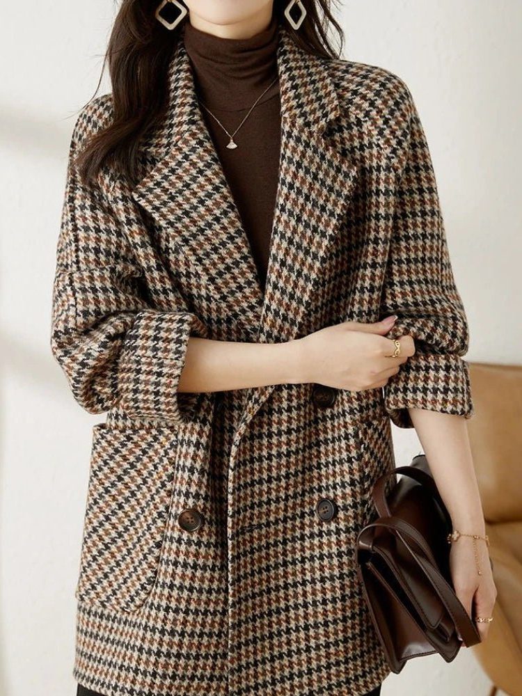 Women's oversized blazer coat featuring a stylish double-breasted closure in houndstooth wool-effect tweed, perfect for a chic and sophisticated look. 0