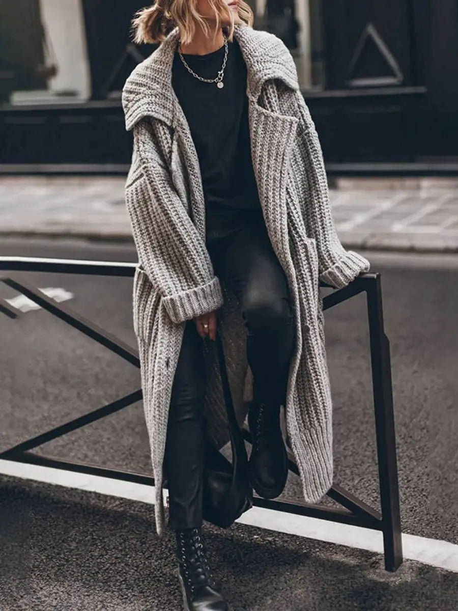 Women's oversized chunky knit cardigan featuring a longline hem and drop-shoulder design, perfect for cozy layering in cooler weather. 0