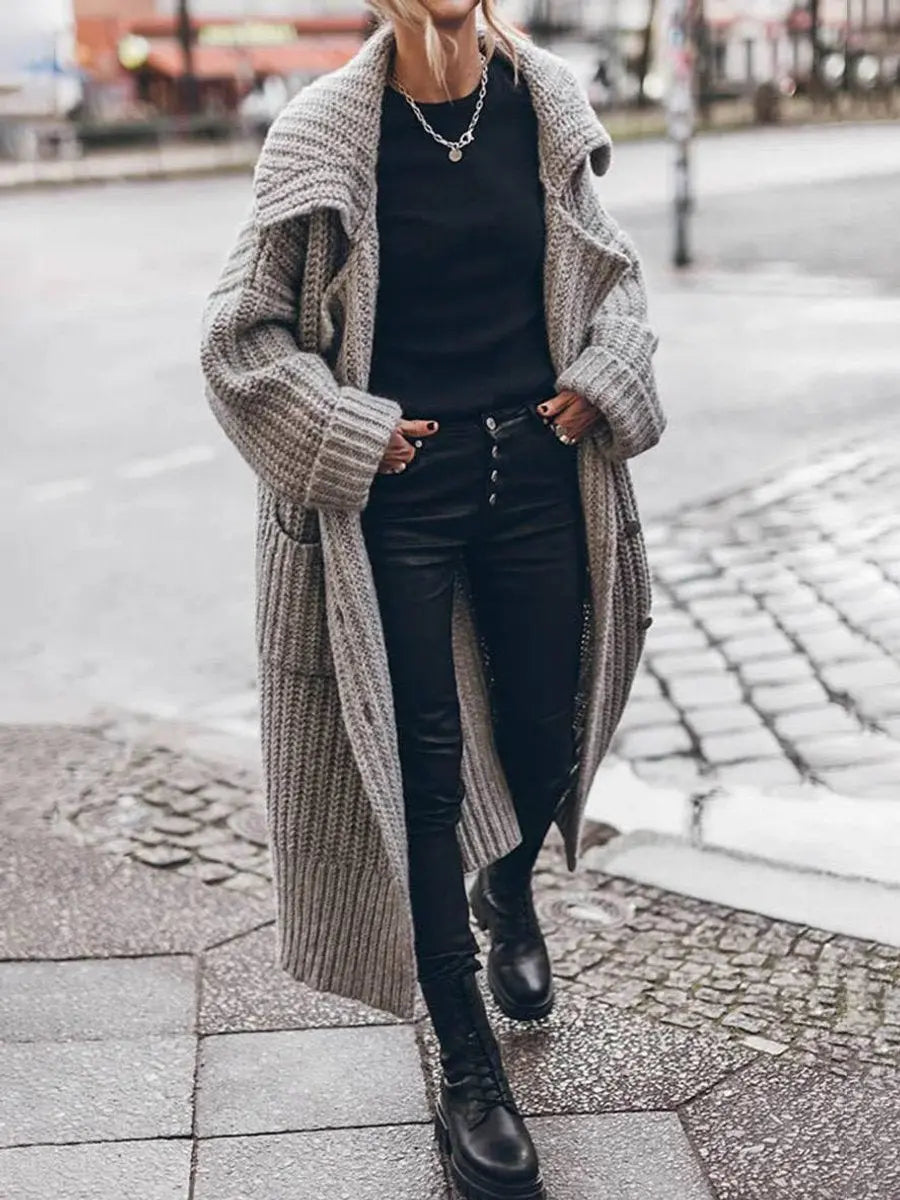 Women's oversized chunky knit cardigan featuring a longline hem and drop-shoulder design, perfect for cozy layering in cooler weather. 1