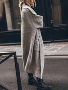Women's oversized chunky knit cardigan featuring a longline hem and drop-shoulder design, perfect for cozy layering in cooler weather. 2
