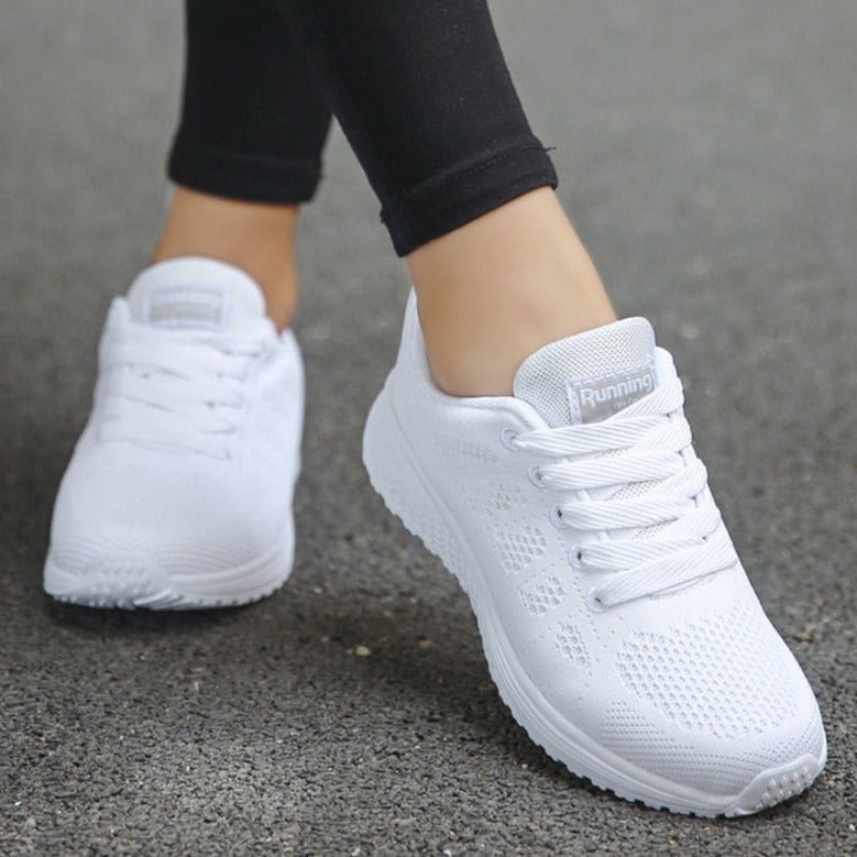 Women's sneakers featuring arch support and breathable mesh, designed for comfort and optimal airflow, ideal walking shoes for women with a wide toe box. 1