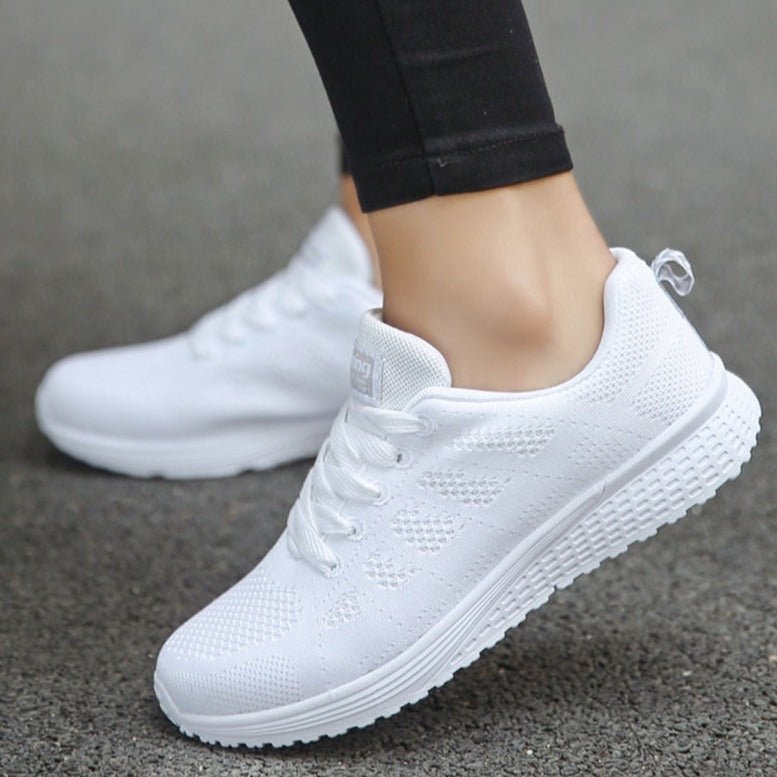 Women's sneakers featuring arch support and breathable mesh, designed for comfort and optimal airflow, ideal walking shoes for women with a wide toe box. 2