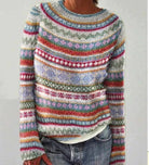 Women's relaxed fit sweater with crew neck, featuring a soft fabric ideal for both casual and office wear, available in versatile colors. 2